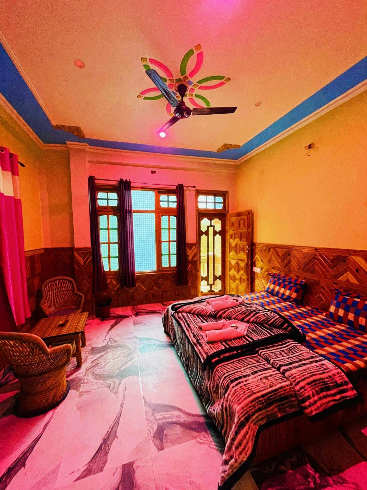 Chalo Chhalal Hotel & Cafe Kasol Exterior photo